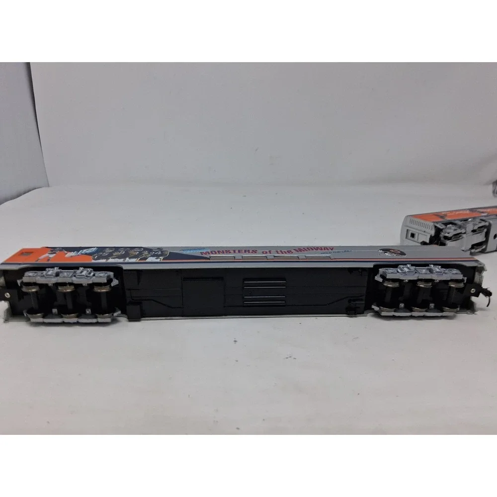 Bachmann HO Scale Chicago Bears Monsters of the Midway Train Locomotive & Car. X